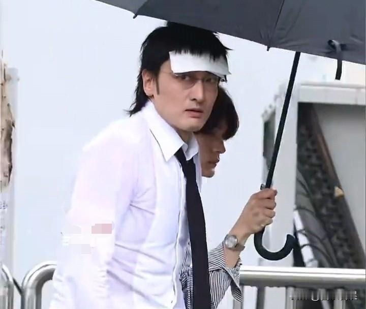 王传君，又礼貌又好笑又心酸！8月18号，王传君又冲上热搜，这回不是因为他在