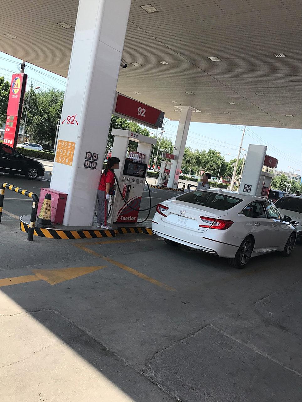 油价涨到9块，我愁得睡不着，跑去跟大伯诉苦，他一句话把我整不会了昨天晚上，我