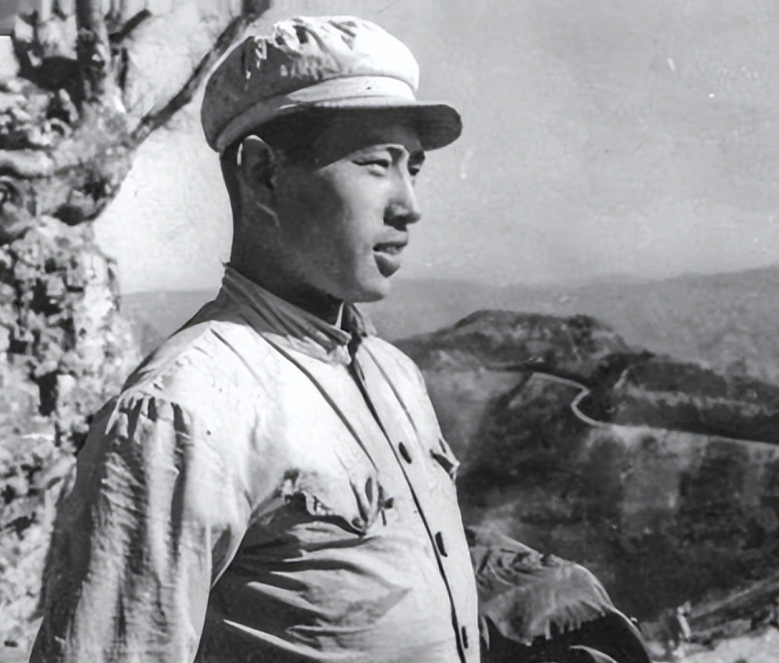 1952年，志愿军战士张文荣被美军俘虏后叛变，接受完改造的张文荣，奉命打入志愿军