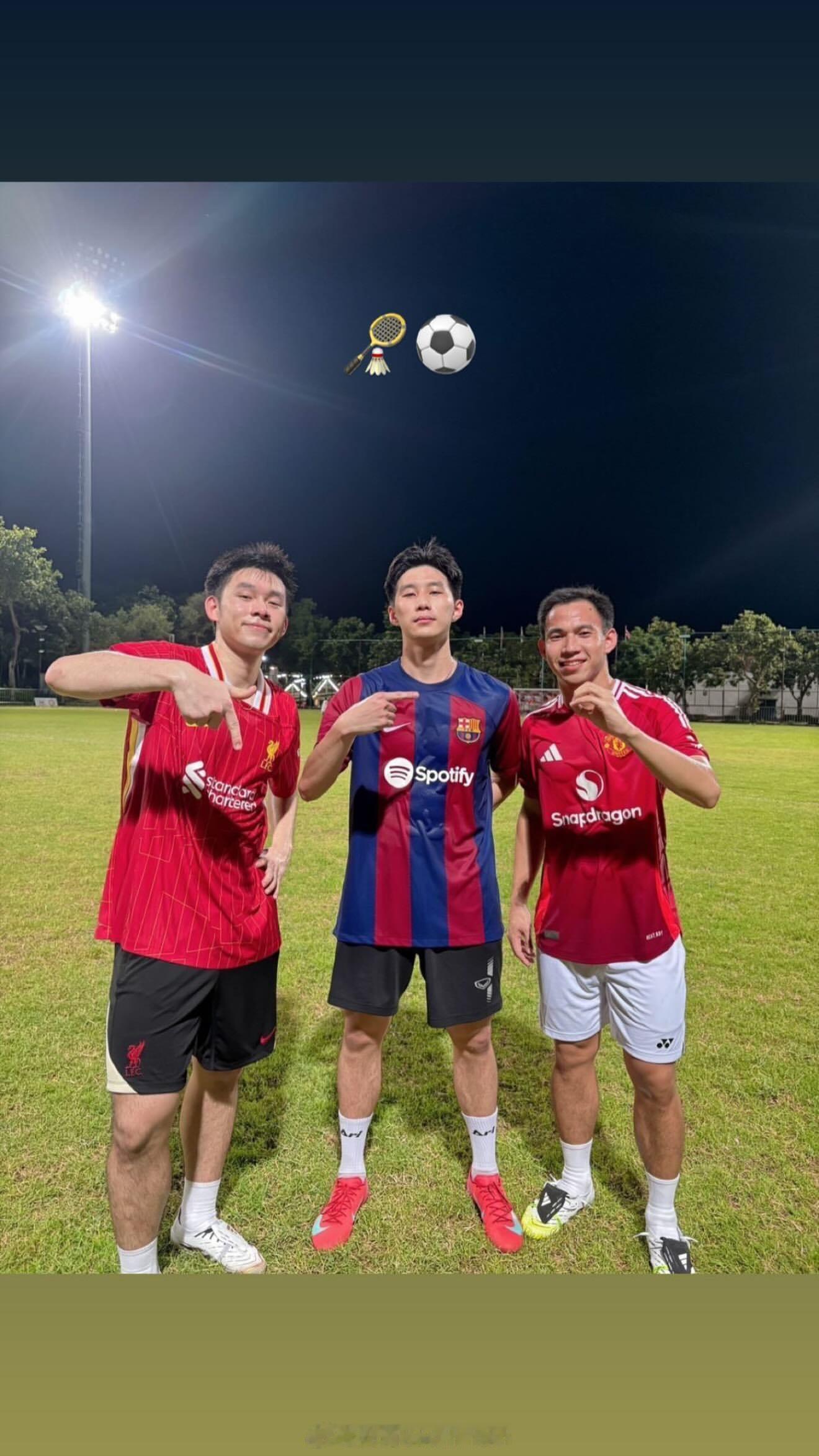 干脆你们组队去踢足球⚽吧[红脸笑][红脸笑][红脸笑]热点现场羽毛球​​​
