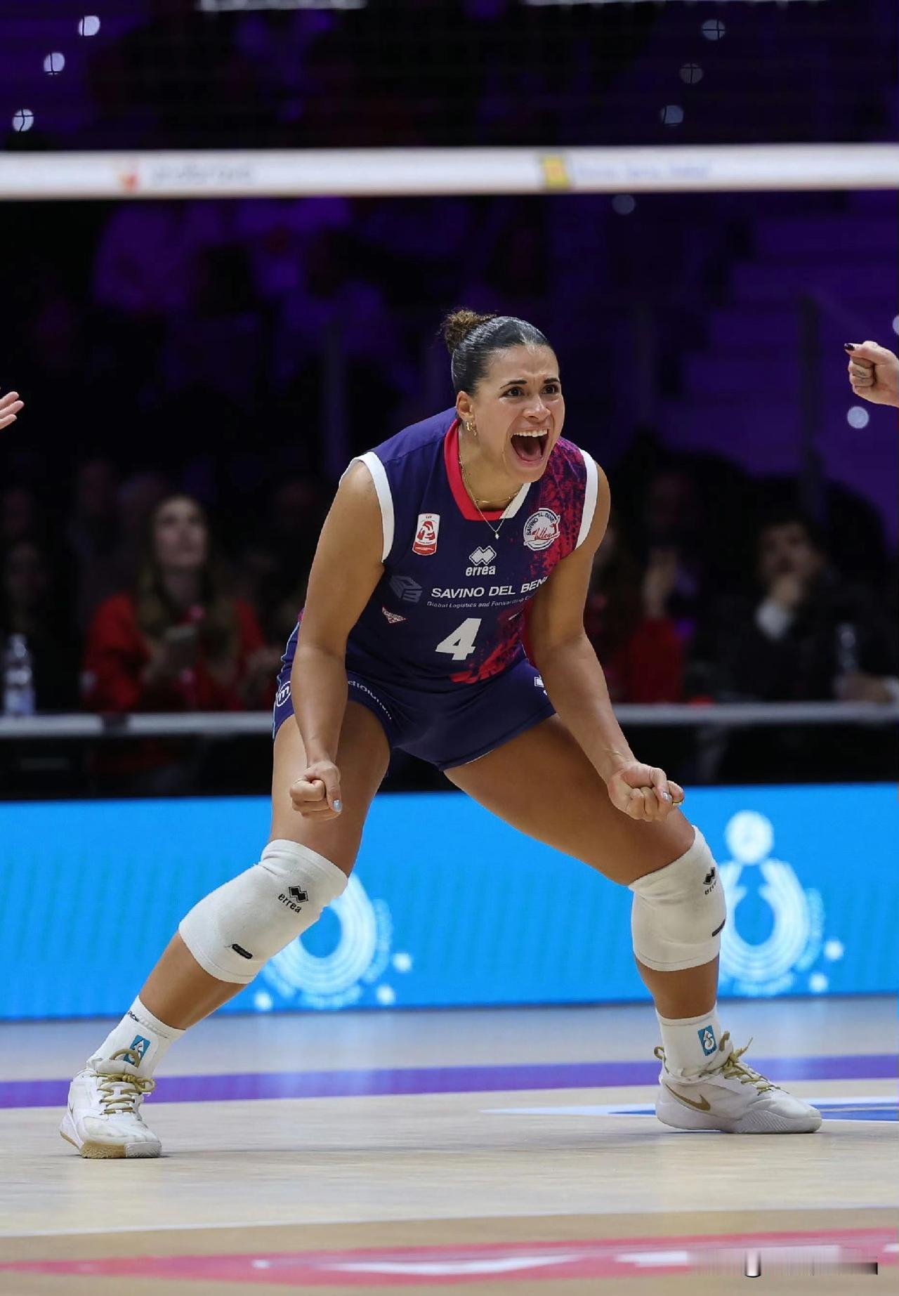 意大利杯女排半决赛第二场，高快结合的斯坎迪奇与光速两翼拉开的基耶里上演五局大战，