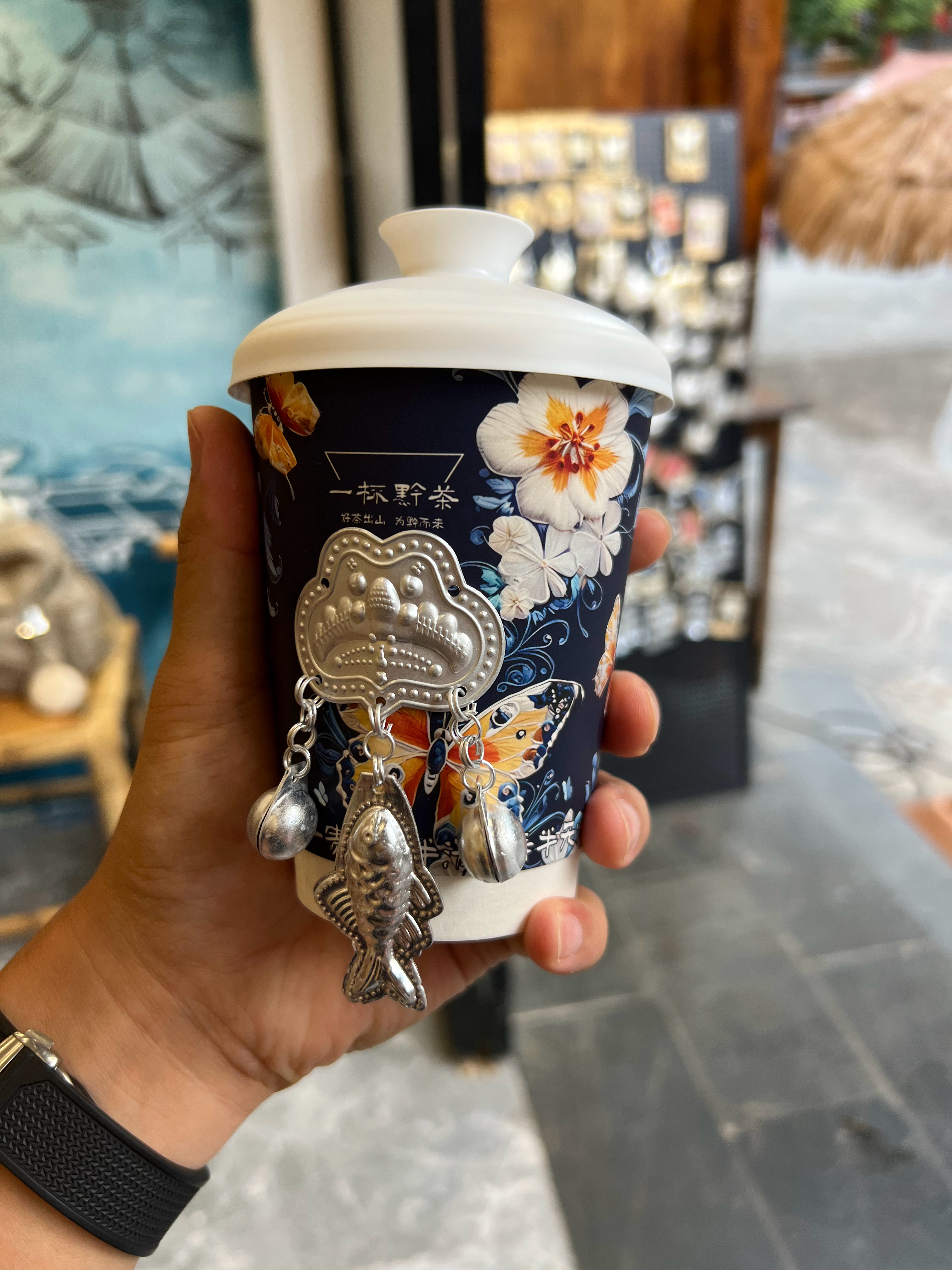 来这里点杯咖啡，上面的装饰品是可以带走的[吐舌头眯眼睛笑][吐舌头眯眼睛笑]​​​