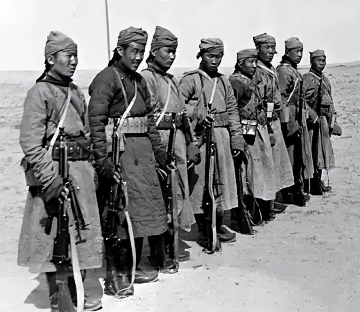 1926年的蒙古大街上，到处都是梅毒晚期的人，鼻子都烂没了。1926年，有一苏联