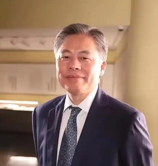 一语戳中国人痛点！清华国家级古文字首席黄德宽早就警告：十几年全民死磕英语，多数人
