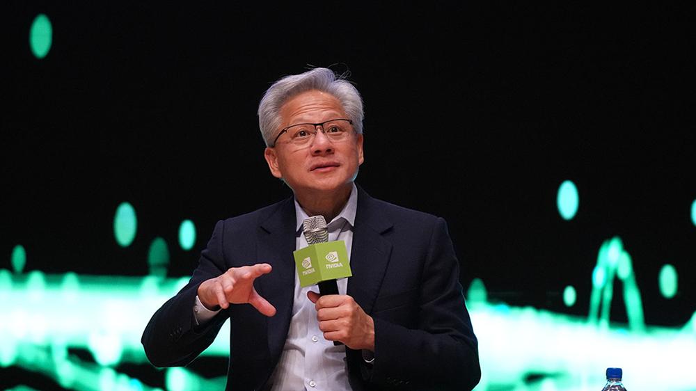 黄仁勋曾把算力砍掉80%的H20芯片卖给中国，没想到被中国工程师成功破解，意外挖