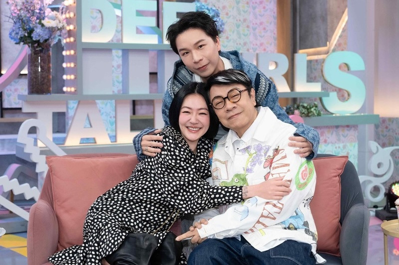 小S回归节目再现康熙合体在节目上蔡康永揭露金钟幕后故事小S为了激励妈妈站上金钟奖