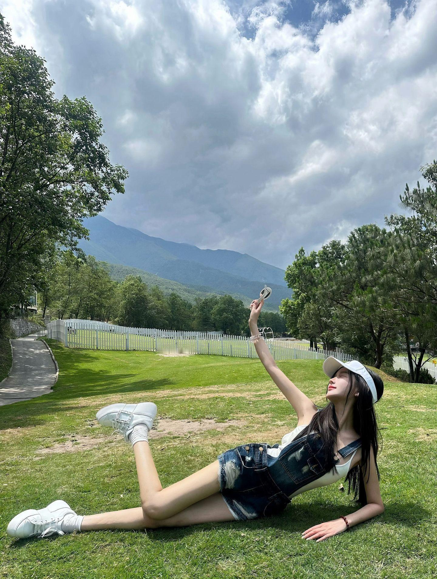 用三个字形容你的周末我先来🫠甜妹