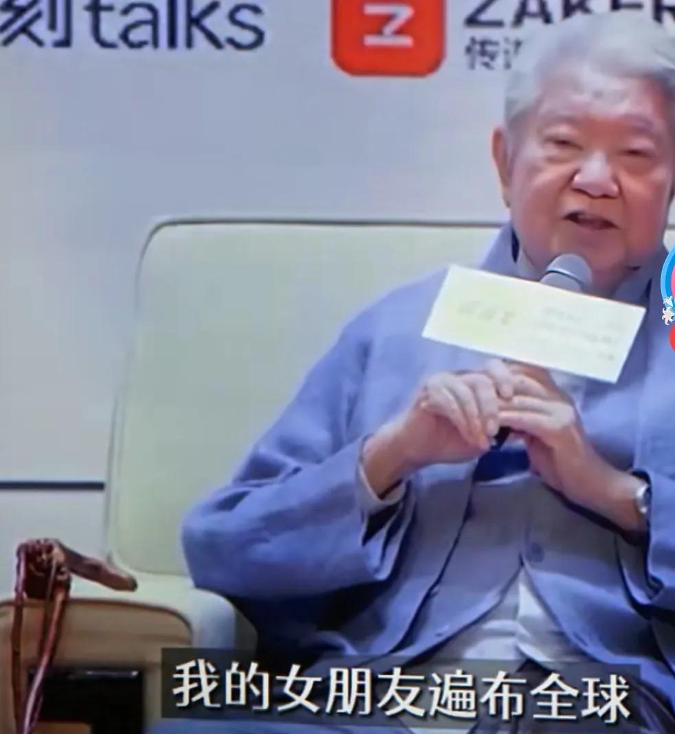 最近蔡澜的去世，有关他的许多视频流出，他可能以前是作者，是制片人，是主持人的缘故