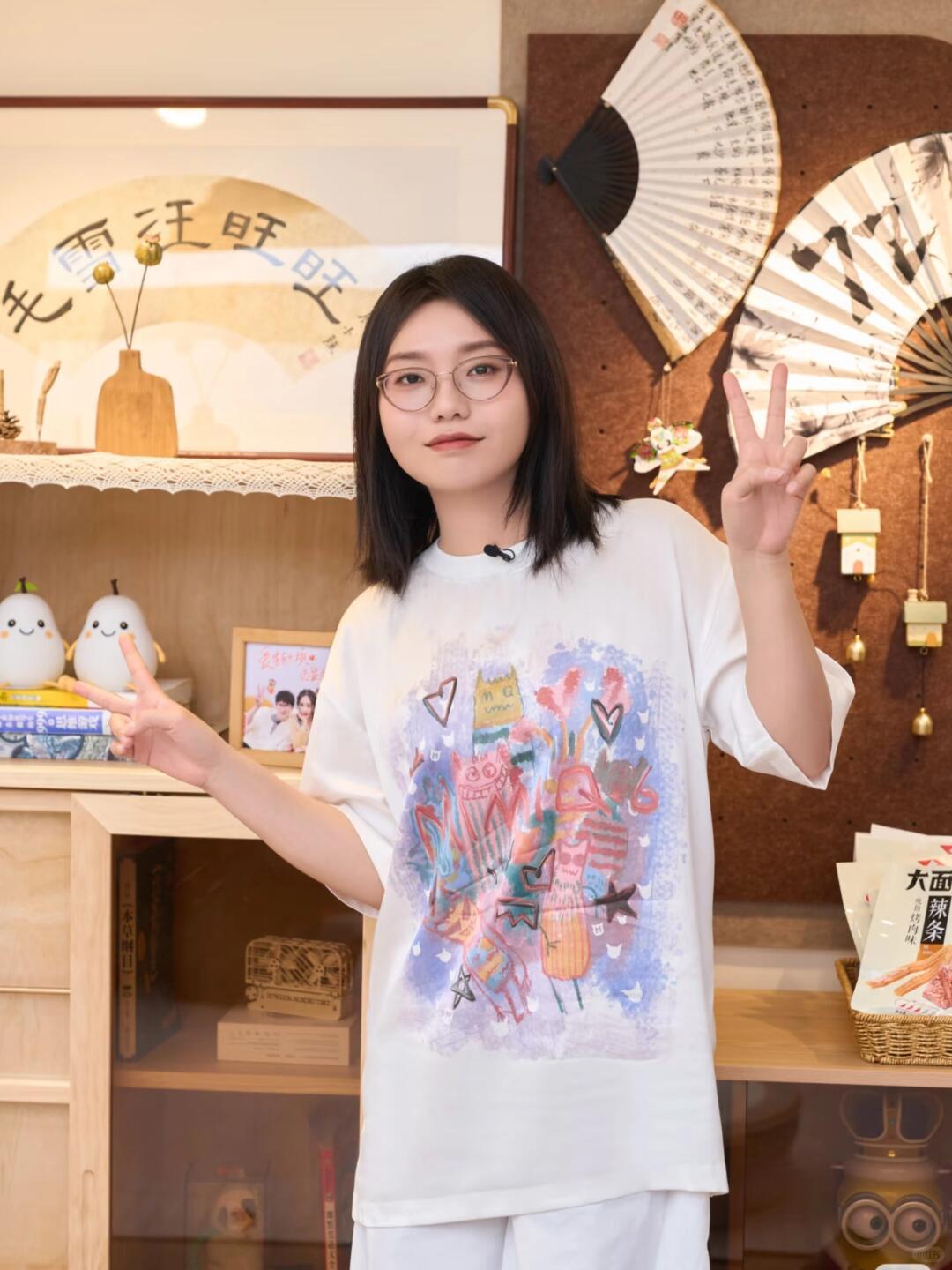 一句话总结：李雪琴在《桃花坞6》先导片调侃导演“最想留的孟姐没留下”，徐志胜补刀