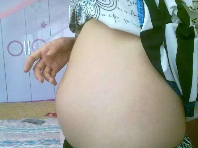 孕妇怀孕期间偷吃麻辣烫, 被婆婆发现后大吵一架, 看到孩子追悔莫及