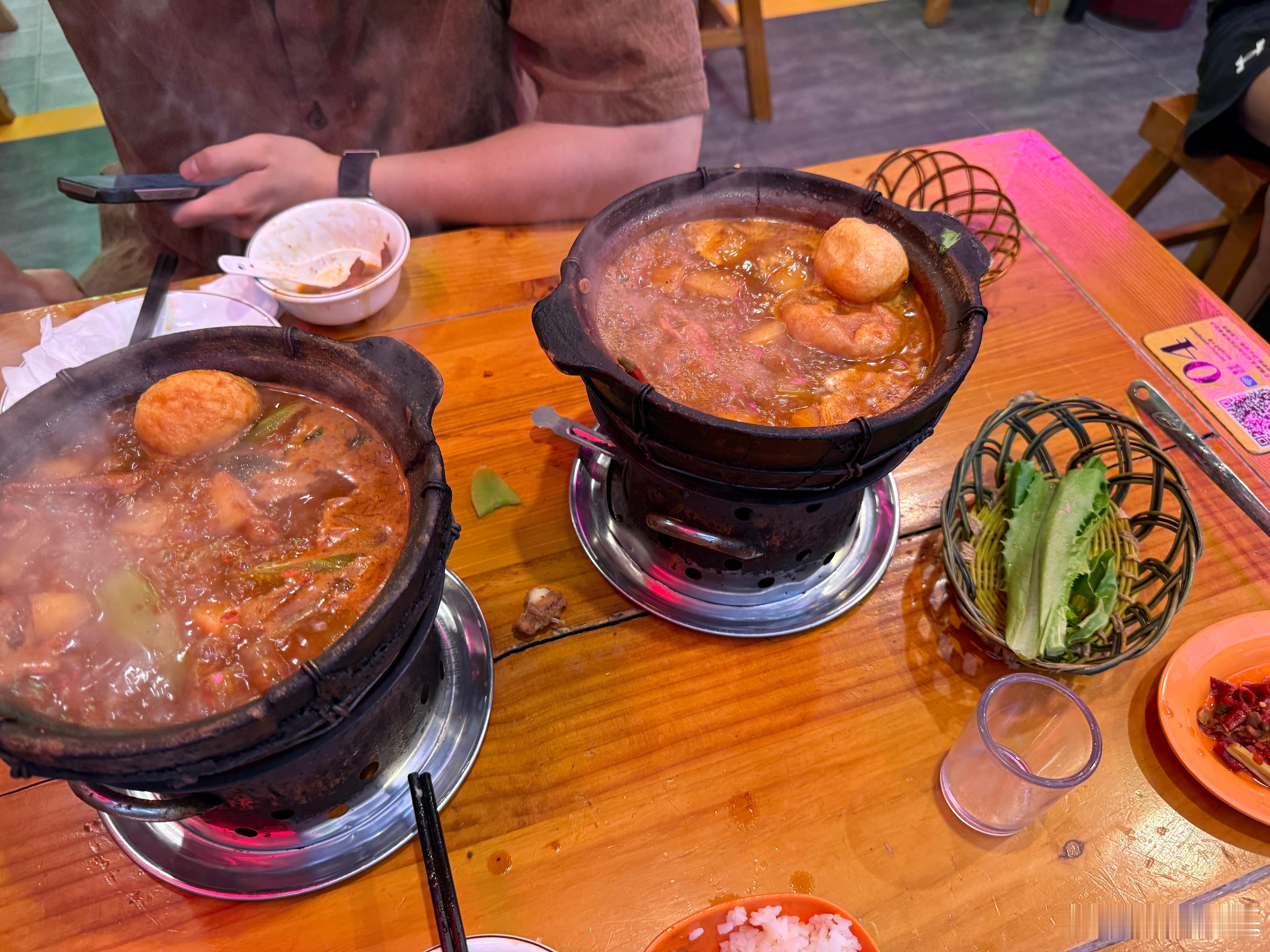 来吃个娴姐昨天微博发的鸡公煲味道确实不错，服务真的好​​​