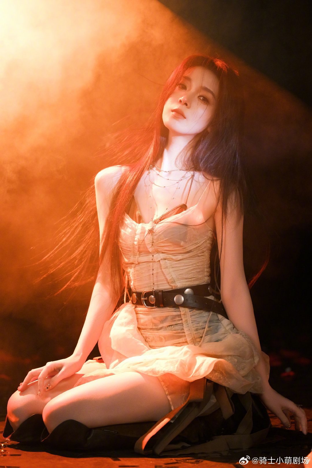 陈瑶好甜陈瑶甜得清新不腻，一笑整个氛围都温柔起来，灵动气质拉满，甜到人心坎里