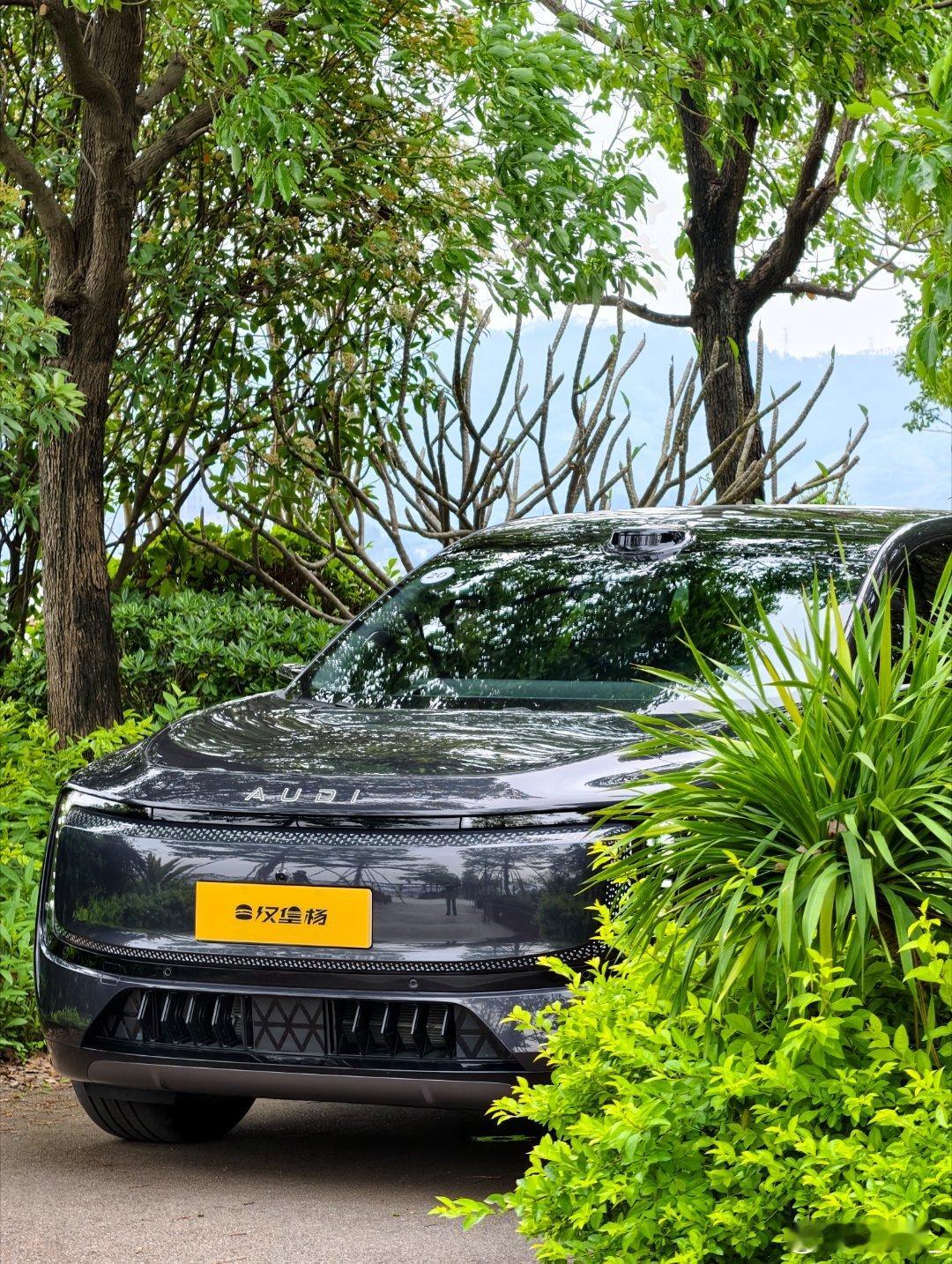奥迪E7X今儿也是终于摸到实车，开起来了来看看这台AUDI的首款SUV，究竟咋样