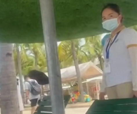 “活不起了？”一女子去三亚海边玩，见路边有沙滩椅，没想那么多就躺上休息。没想到刚