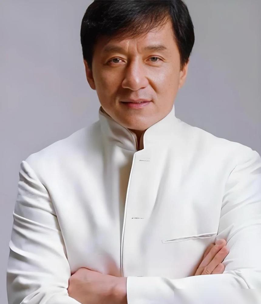 我现在算是明白了，为啥成龙70多岁了，还出来拍戏了，不是为了赚更多的钱，