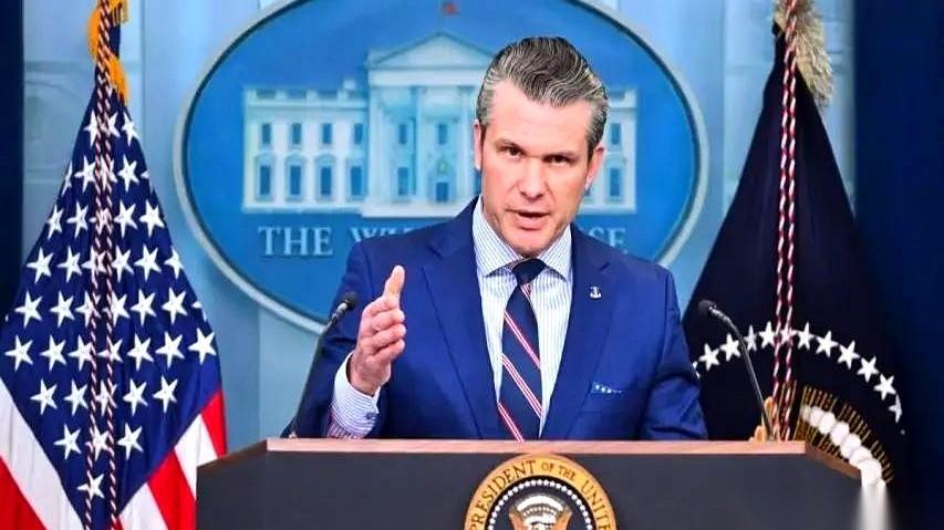 全世界最贵的铁皮，被打了个洞。就这么个洞，当场就把几千亿美金砸出来的“隐身神话