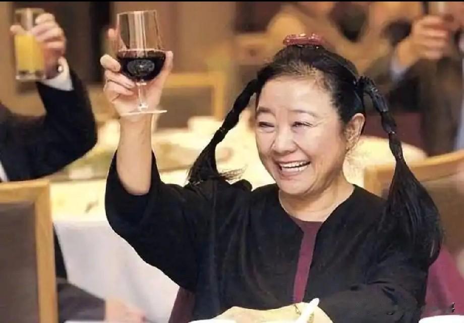 2007年，70岁亚洲第一女首富龚如心兴奋地告诉男友，她来月经了，几个月后，她突