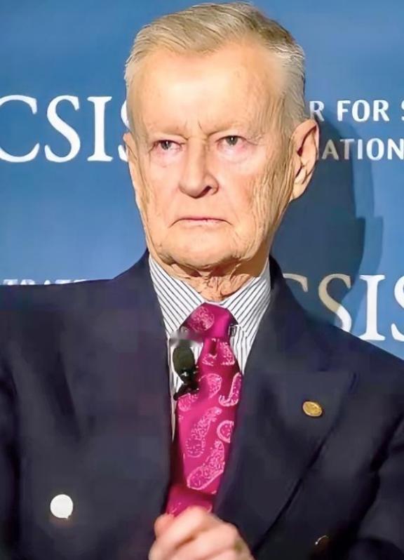 美国一个顶级的战略家，和基辛格齐名的那种，晚年反复说，我们犯了个天大的战略错误。