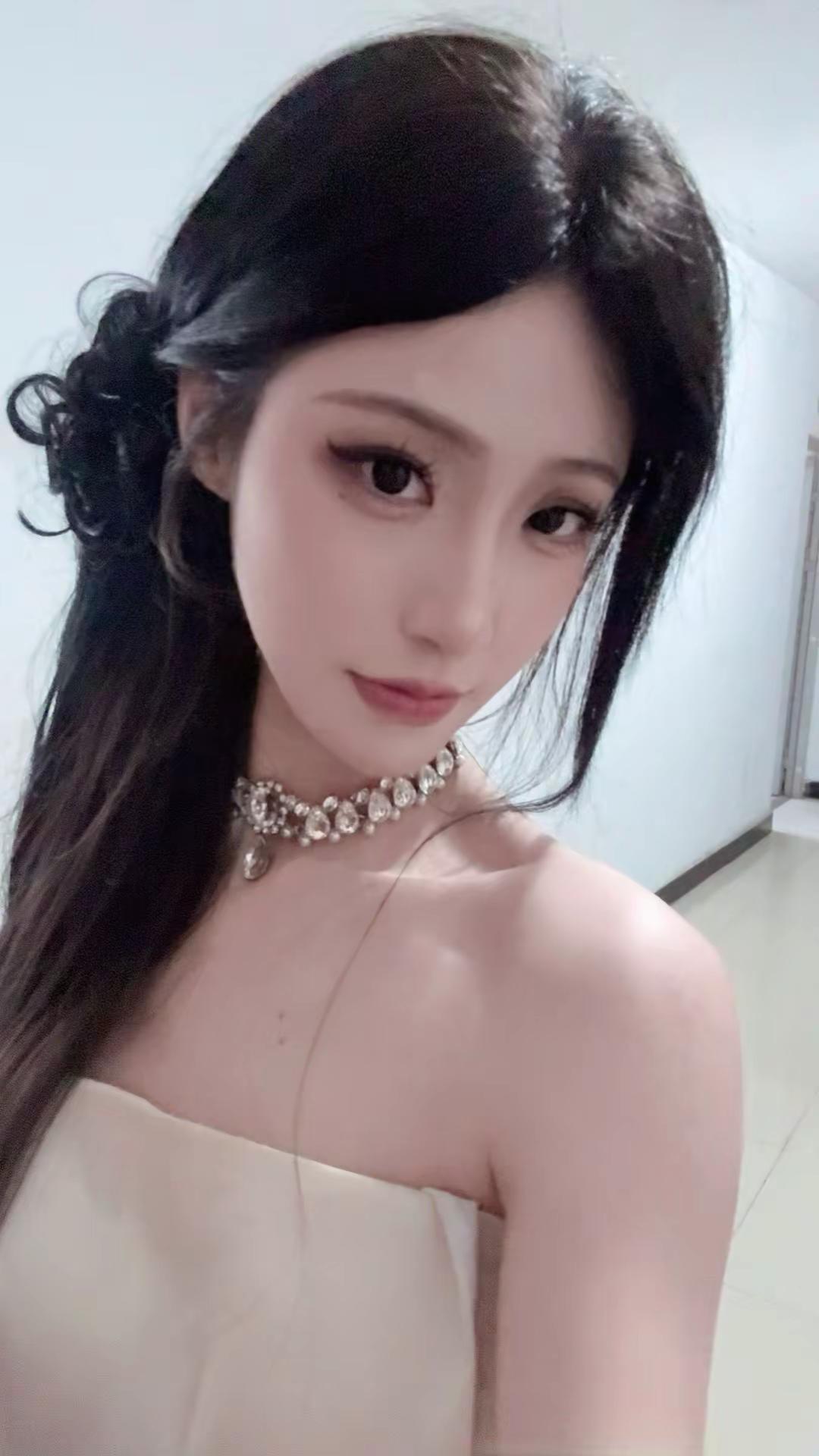 你现在穿好衣服从酒店出来我不怪你。水瓶