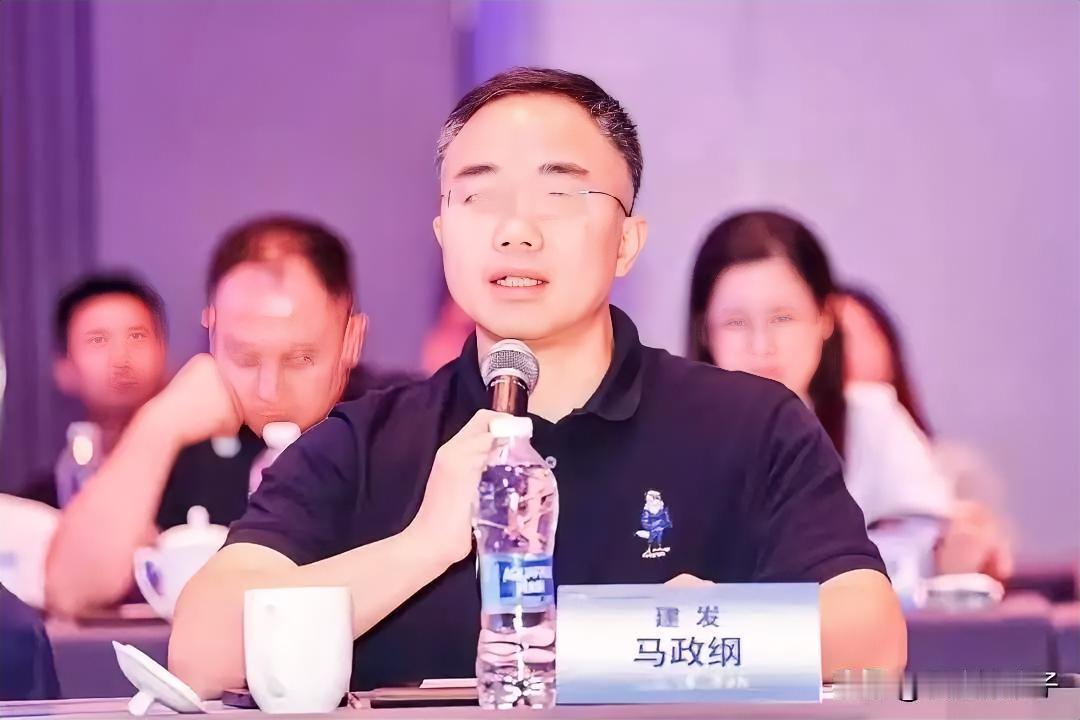 建发的这个老总也很可恶！他为了讨好领导，讨好大客户，把自己的女下属从下班路上一