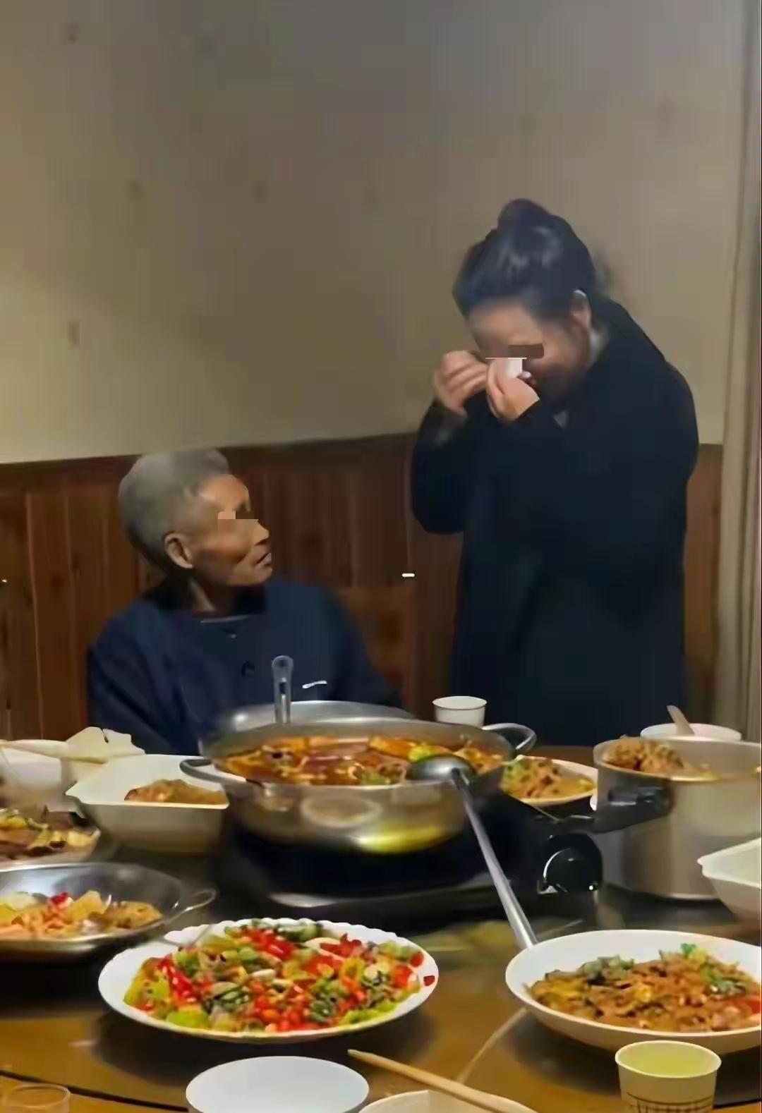 谁能想到，好心收留能被玩成免费压榨的骚操作？69岁的金福春，寻亲30年、妻