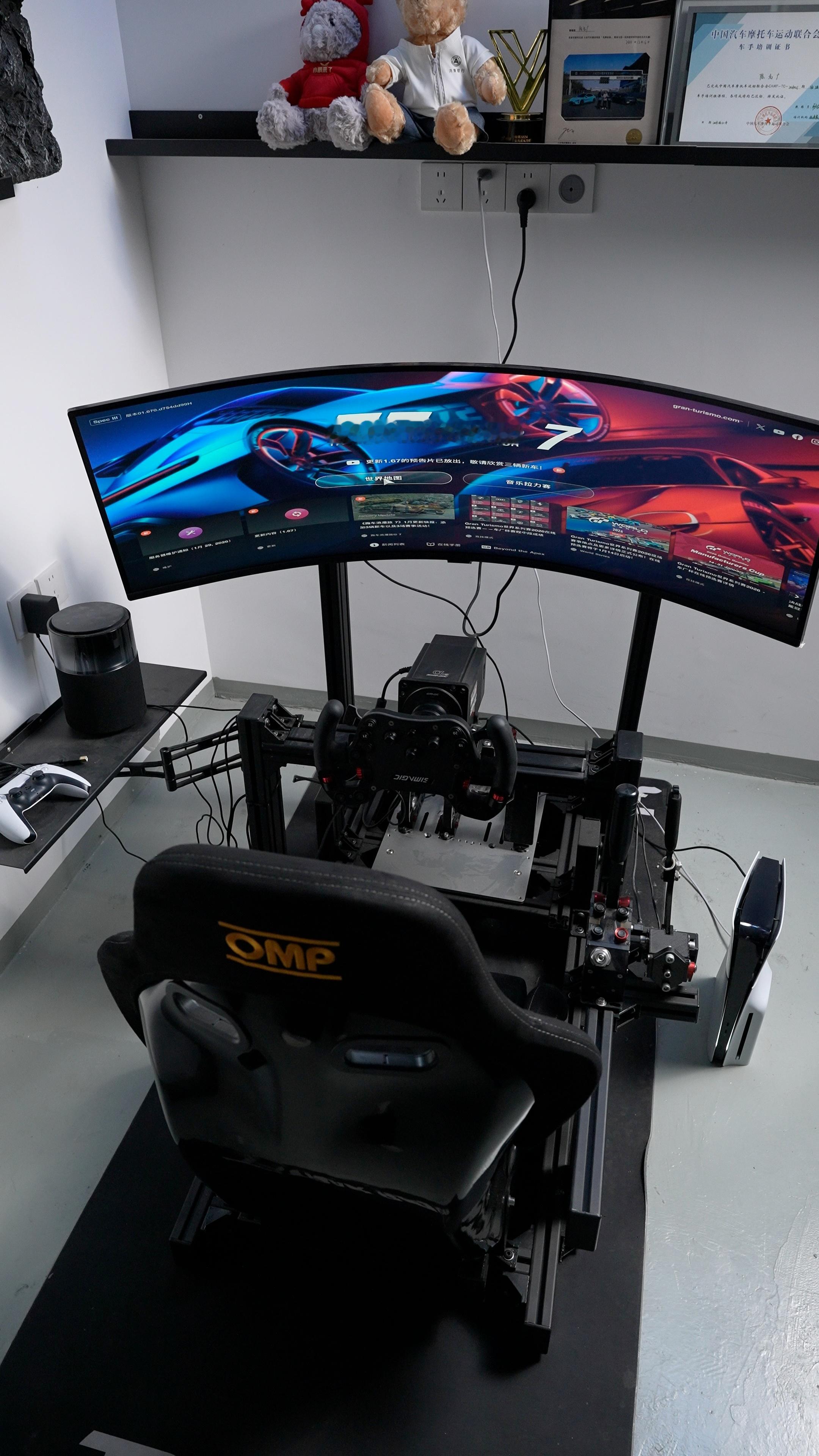 来玩GT7啊。现在位置空着的...上纽北开SU7Ultra~