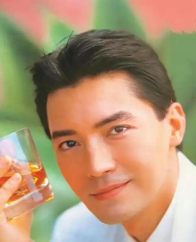 2006年，一次采访时，尊龙对记者说：有很多女演员想要跟我生孩子，她们说：“你