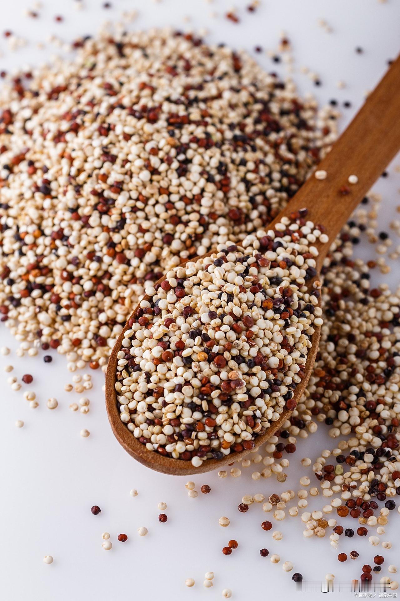 老妈的藜麦吃完了，嘱咐我去看她的时候带上两桶！五色藜麦是糖友的优质主食之选，