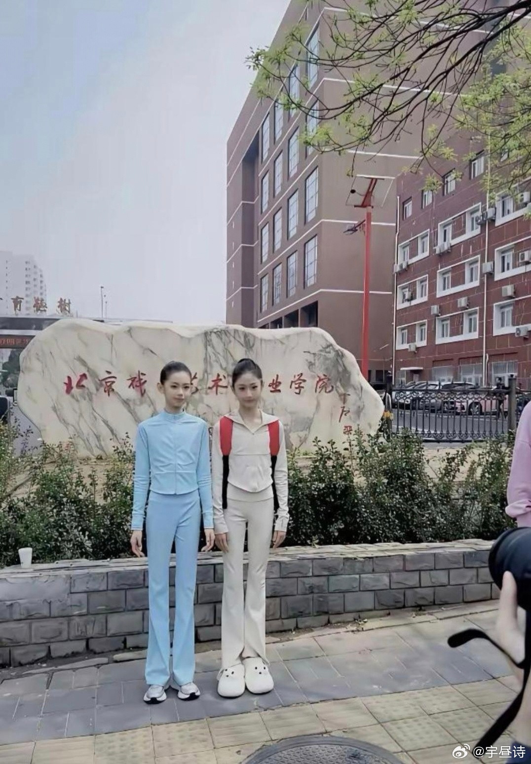 现在艺考也太卷了吧，今年招生现场这两个小姑娘太绝了