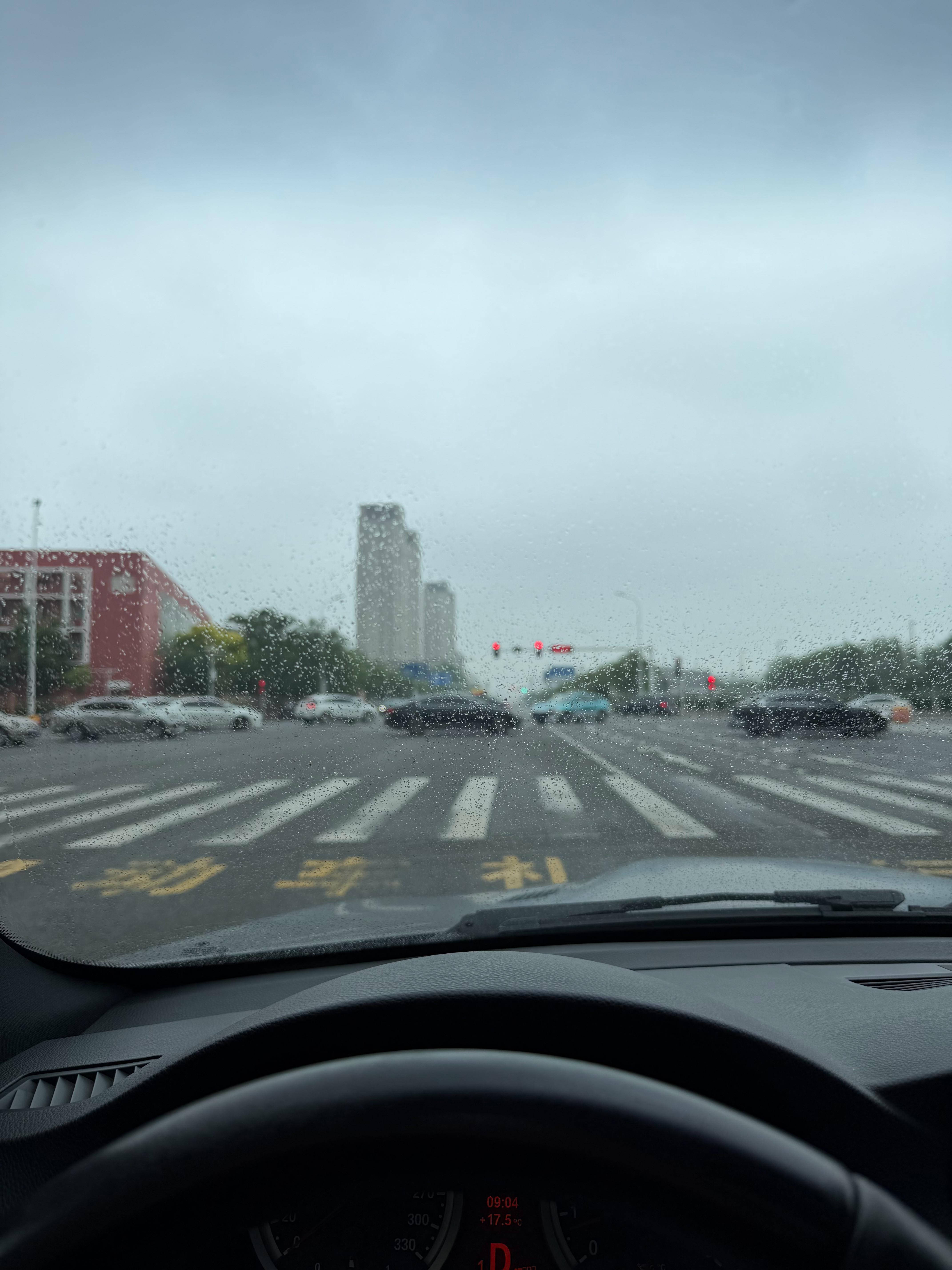 我昨天下班前洗的车，现在看，实在是太多余了～天津