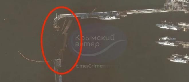 俄罗斯干出大事：黑海舰队砸沉驳船，堵死军港大门，乌军进不来，俄军也不出去当地