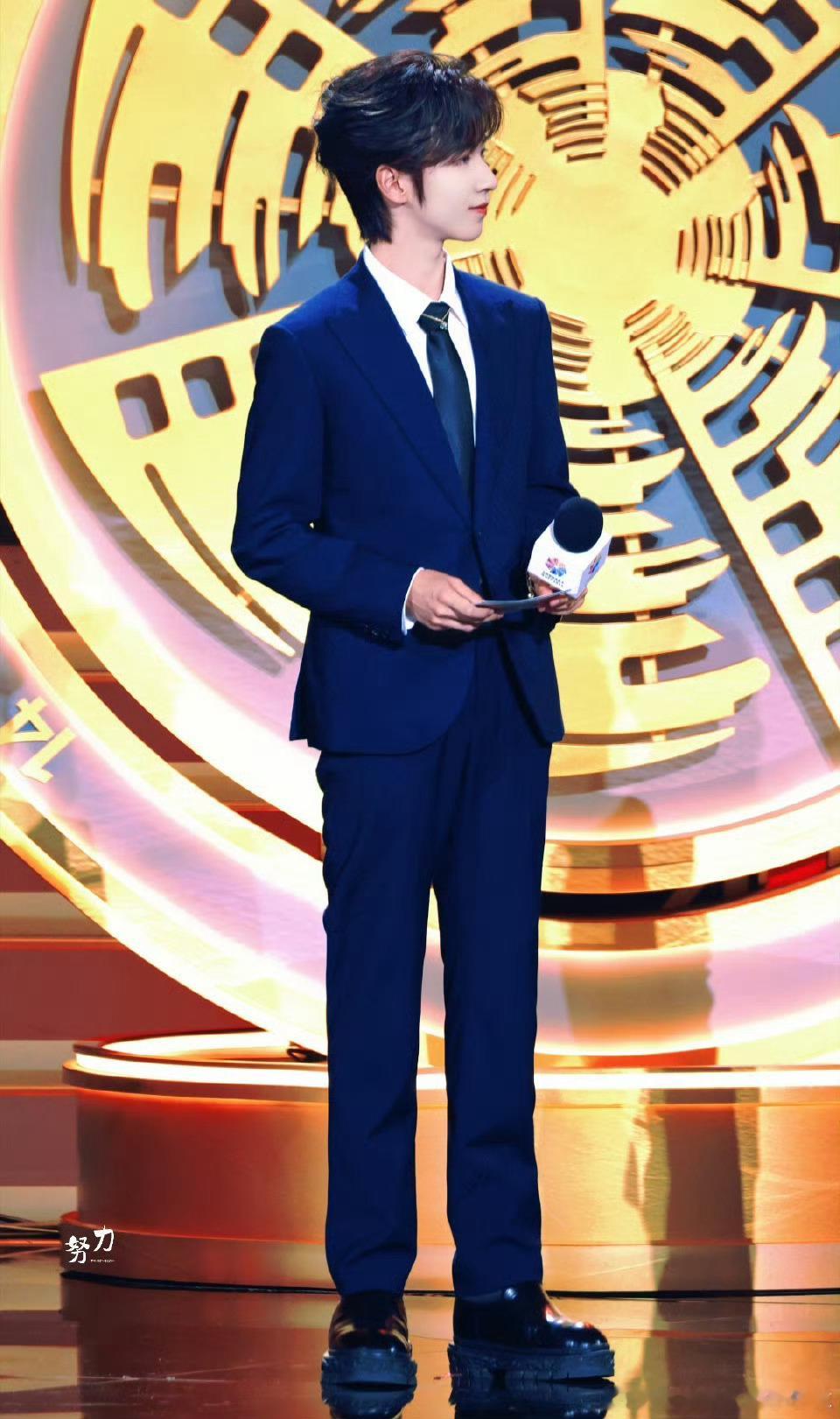 贺峻霖北京电影节表演嘉宾谁的追星DNA动了！贺峻霖担任北京电影节表演嘉宾，期待舞