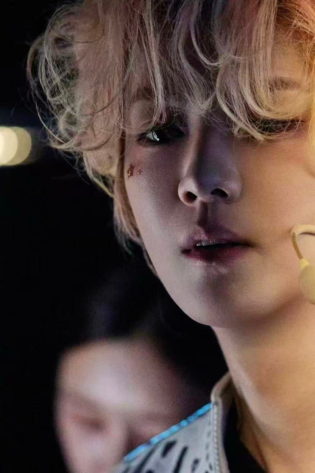 鹿晗亚巡纪念册配置鹿晗亚巡纪念册双版本公开从Season4U到珍藏版，每一页都