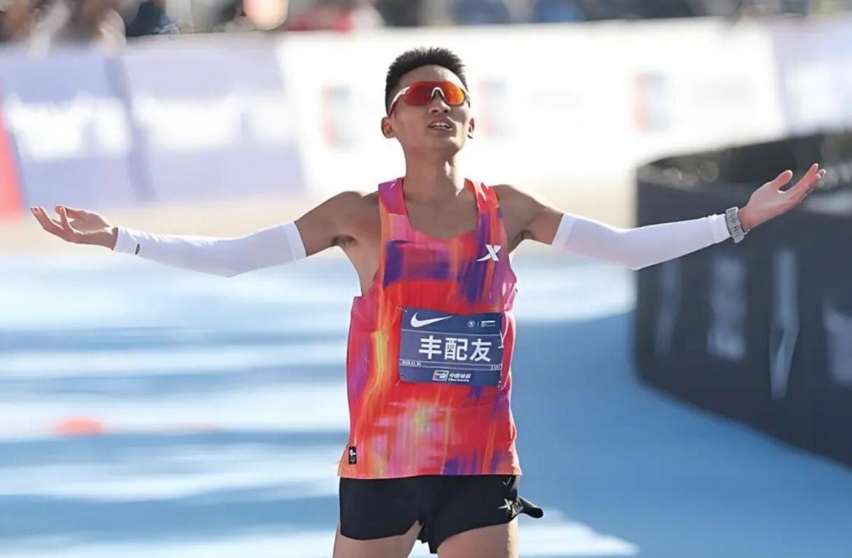7次跑进210！中国00后马拉松第一人！中国马拉松历史，被这位00后彻底改