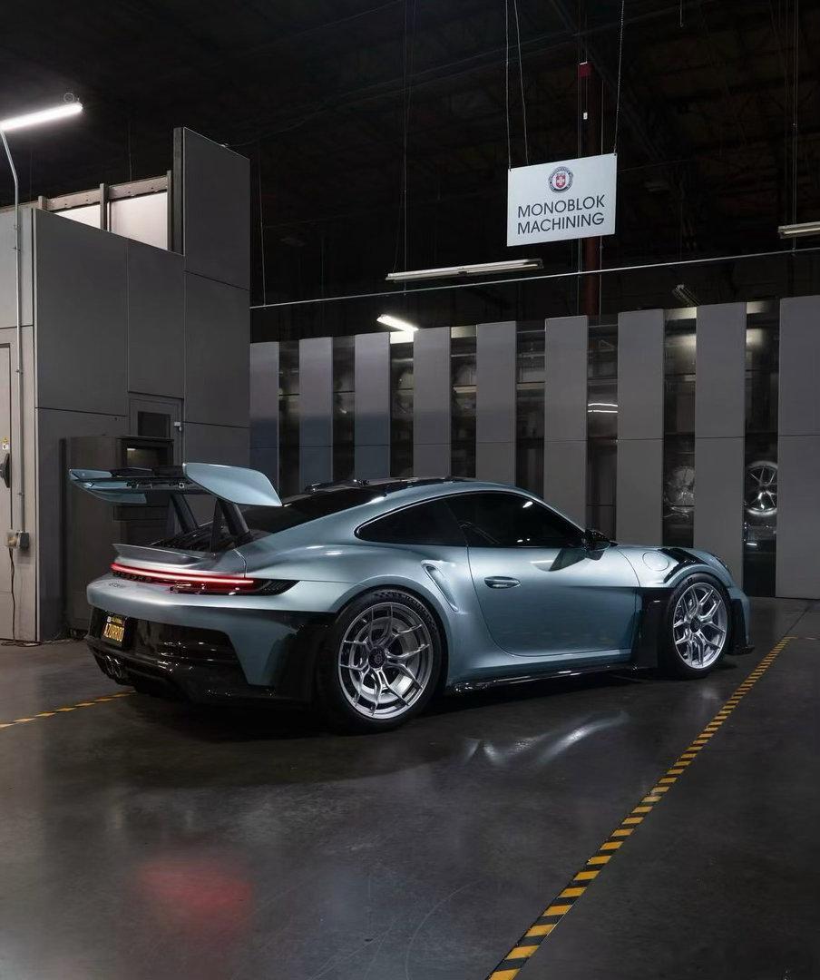 冰蓝真的什么车都好看🤩前后鸳鸯轮毂搭的真漂亮😍