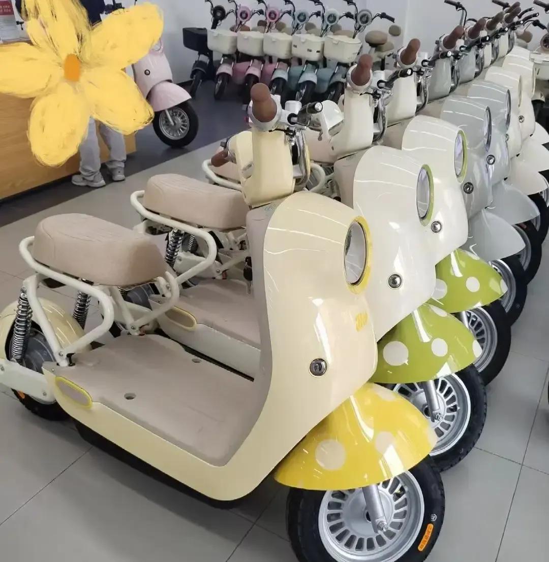 新国标电动车限速25码，我上周试骑同事的新车，油门拧到底被共享单车反超。老板报