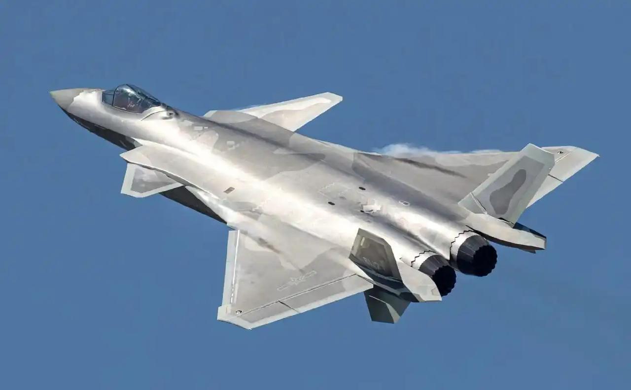 爆炸性消息传来，中国航空工业终于甩掉了最后一块心病！随着涡扇15发动机的量产列装