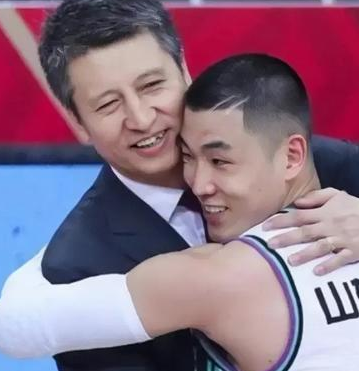 中国男篮球员高诗岩回顾自己亚洲杯的表现，他表示：中国男篮能在亚洲杯取得第二这样的
