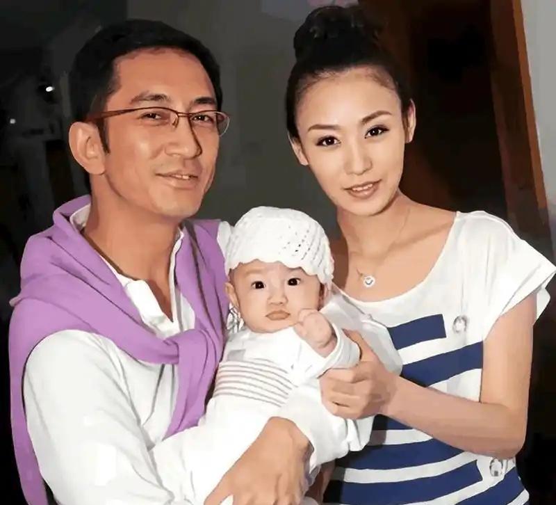 2007年，43岁的吴启华花650万，娶了22岁的石洋子。没想到婚后，石洋子就将