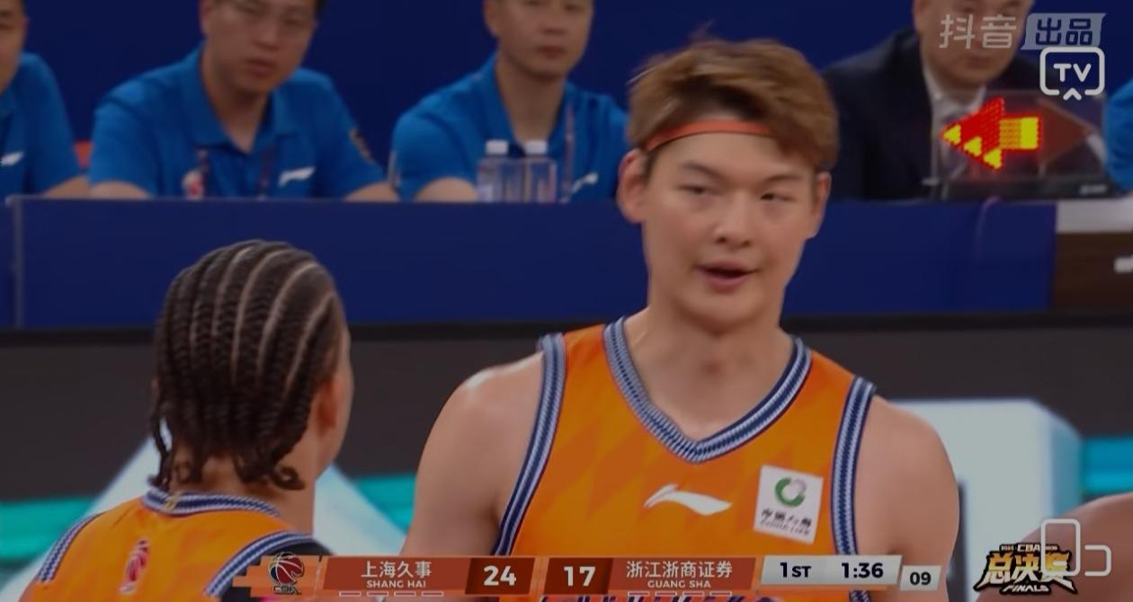 恭喜上海久事获得CBA总冠军。他们配得上这个总冠军。实至名归。最近几年他们引进了