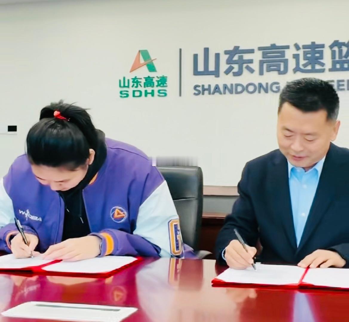 张子宇最终和山东女篮签约，为此错过11轮比赛，小孩欺负大人要晚些才能看到张子