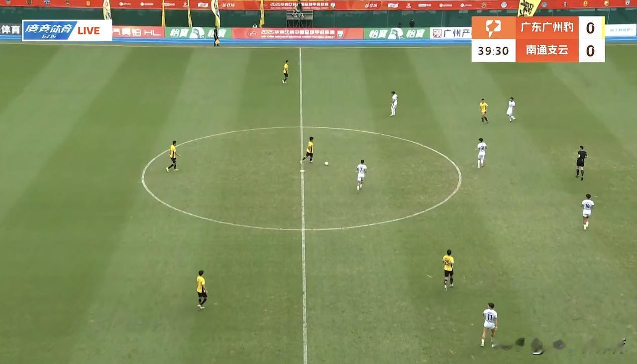 广州队原队长侯煜该大胆站出来了除了罗萨和尼康外，国内球员都处于紧张状态[笑着哭]