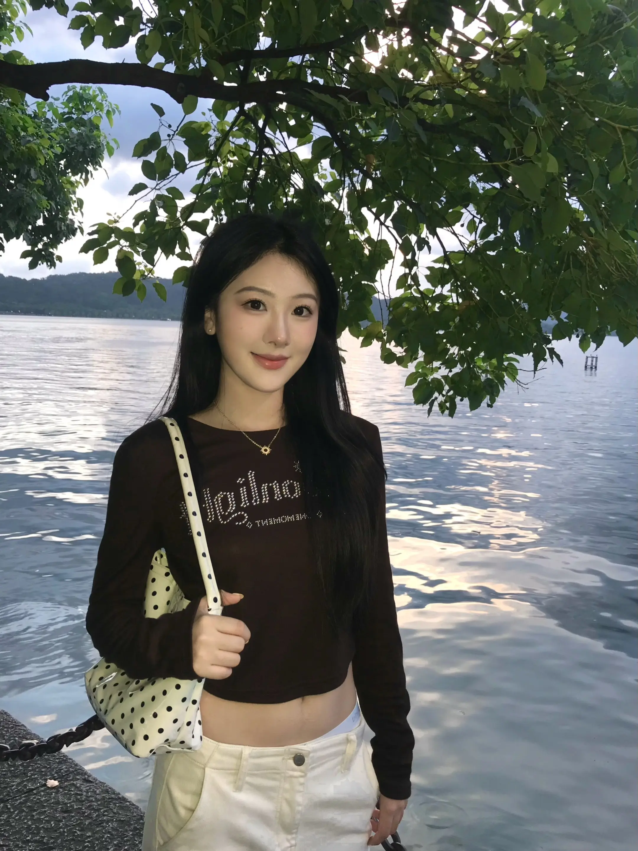 绿水悠悠 天杳杳