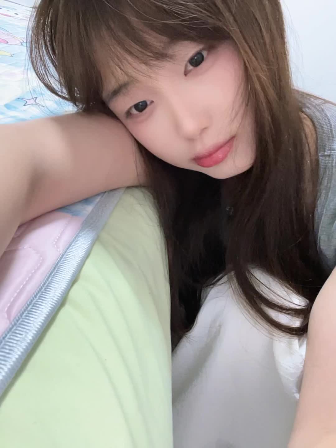 已模糊的镜头拉不回那从前。