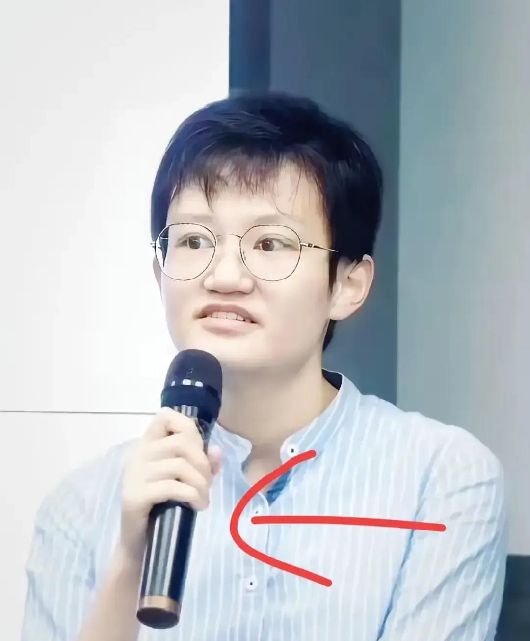 帮杨某媛打官司的丁律师，也不知道是敌是友？照理说，她是杨的律师，要为杨的利益考