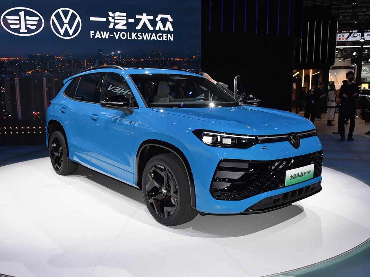 大众探岳LPHEV即将上市，在我看来，新车要比现款探岳GTE漂亮了很多，车身厚