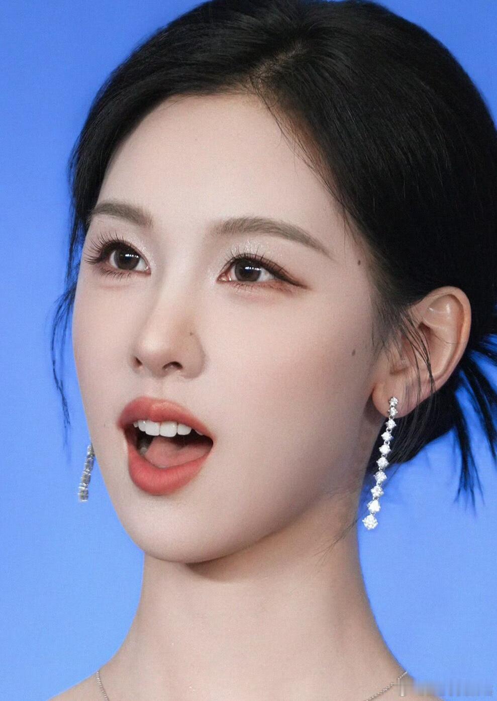 陈都灵，深藏不露