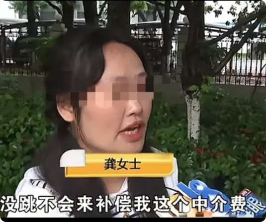5月7日，浙江绍兴，女子带客户看房，房东最低要135万，客户只愿意给130万，双