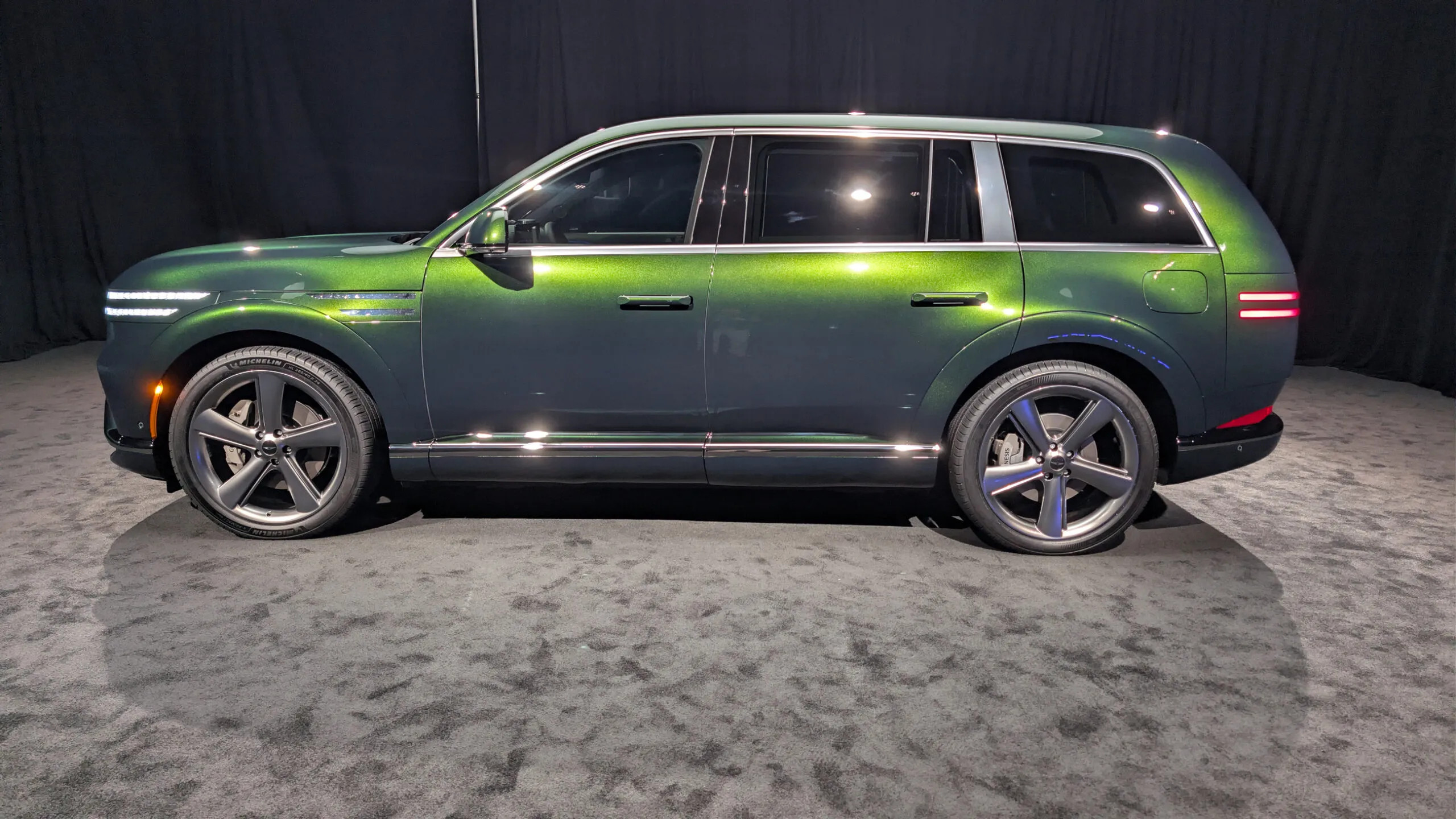 捷尼赛思GV90，5.28米，全尺寸级别，没想到这是量产车，我以为是概念车，好