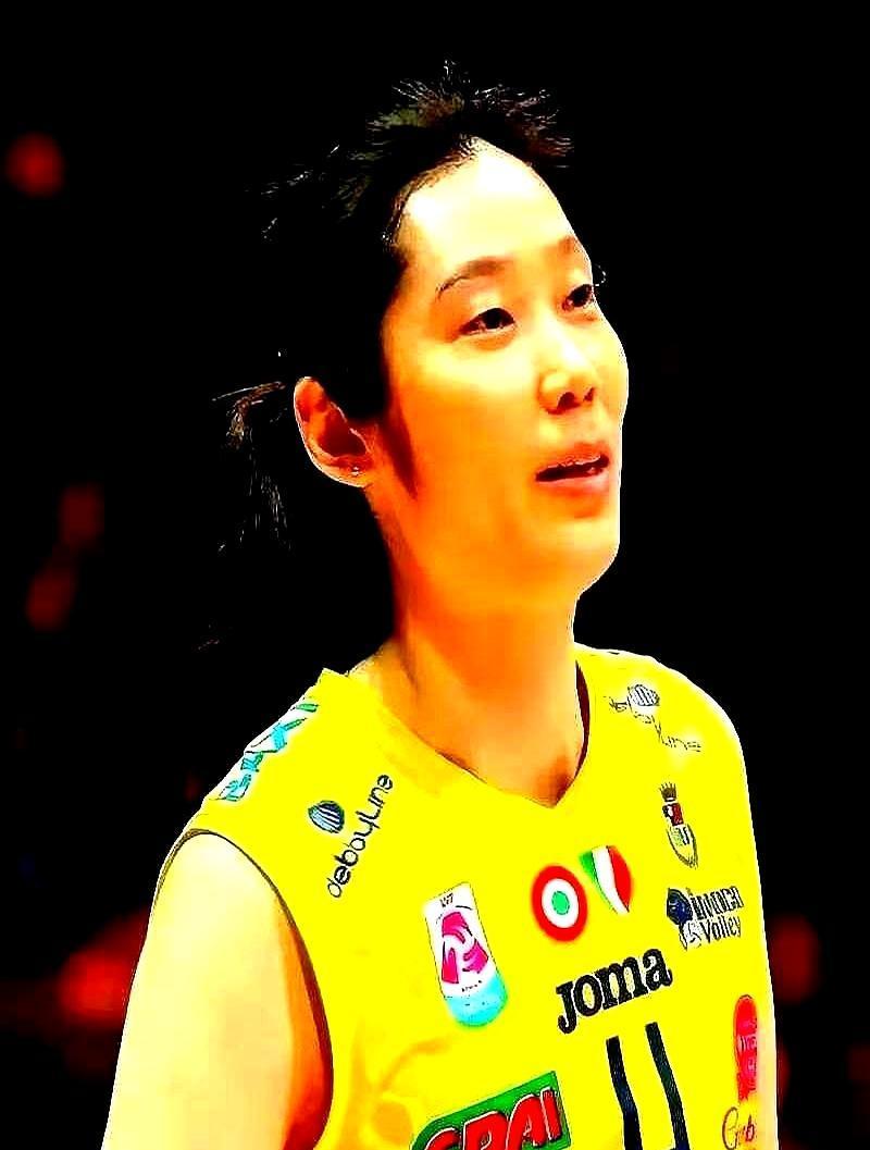 朱婷这回跳槽，真不图那几十万差价，斯坎迪奇给120万欧，科内只给100万上下，她